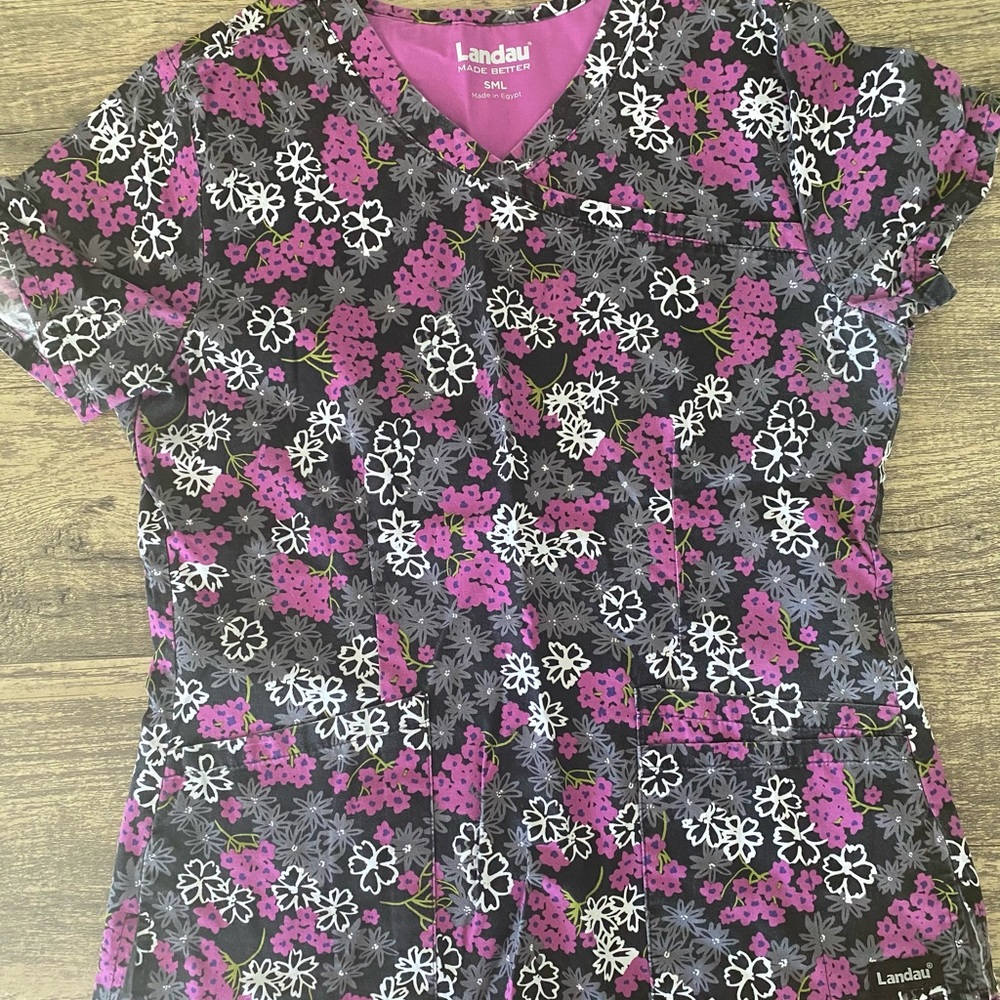 Gently used size small scrub top
